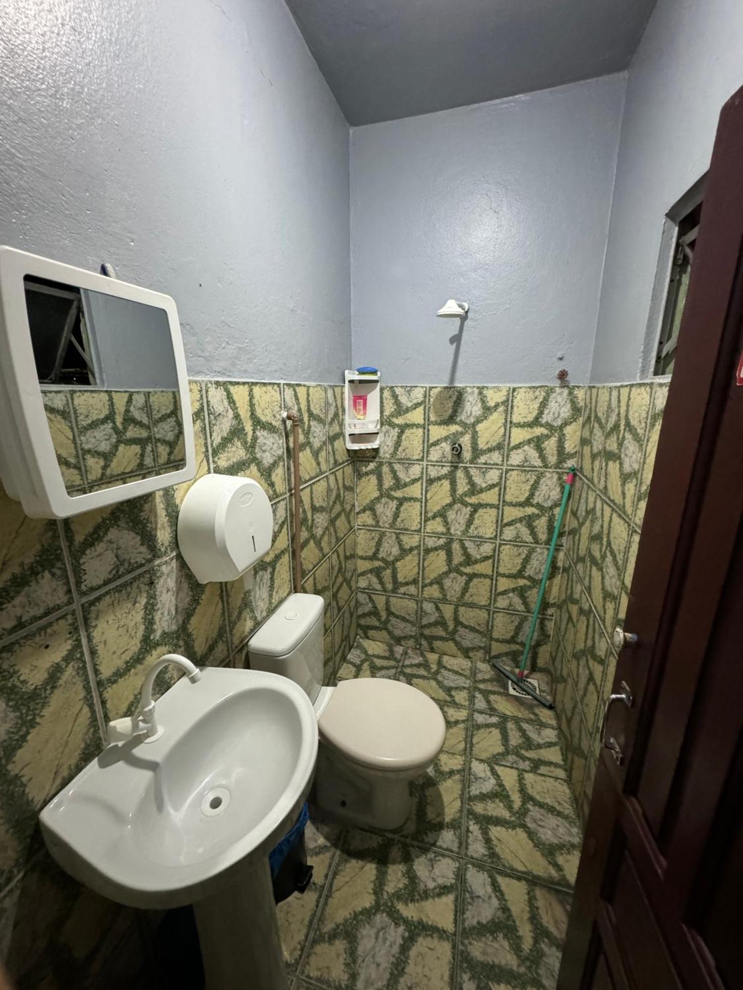 Discovery Hostel Манаус Экстерьер фото